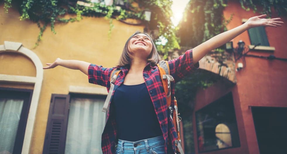 Perú retrocede en felicidad: análisis del declive institucional