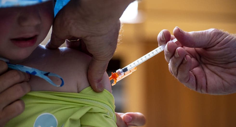 Trump reduce calendario vacunal infantil de 18 a 11 dosis