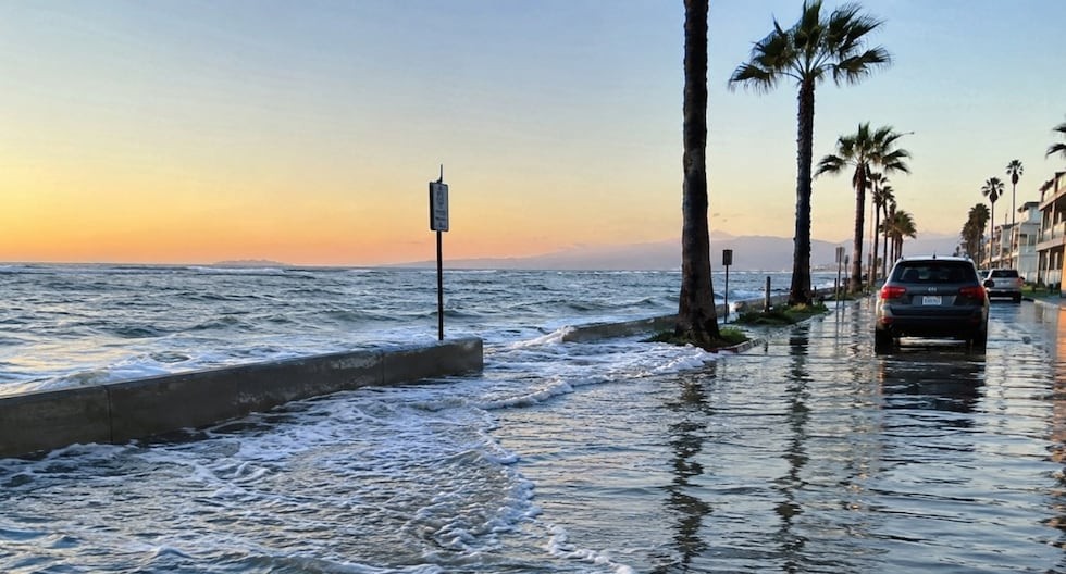 Mareas reales provocan inundaciones récord en la costa de California